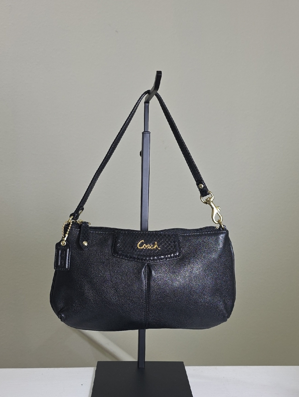 Coach Ashley Black Leather Pleated Wristlet Goldtone Hardware EUC